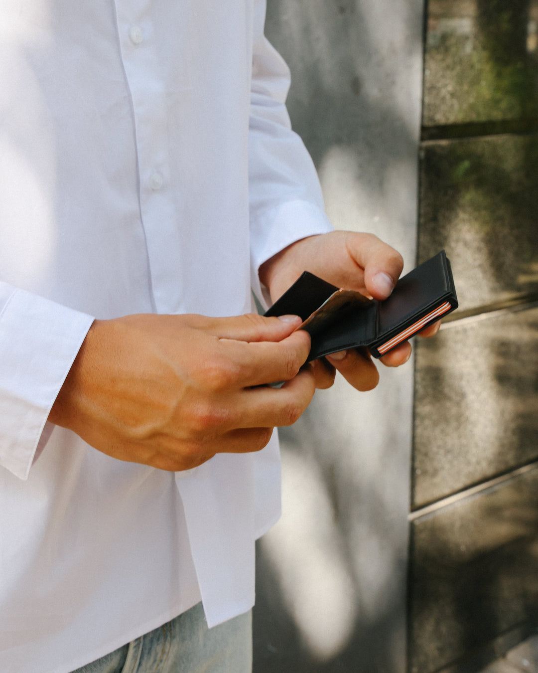 met met pasjeshouder met briefgeld