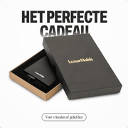 zwarte pasjeshouder in geschenkdoos